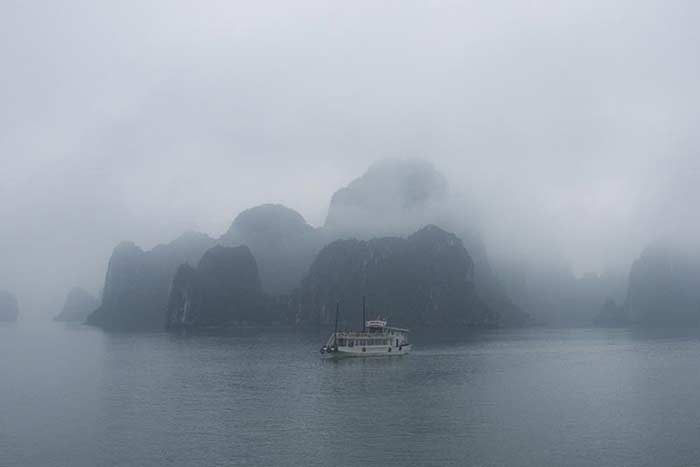 Vietnam en janvier et février brume baie halong